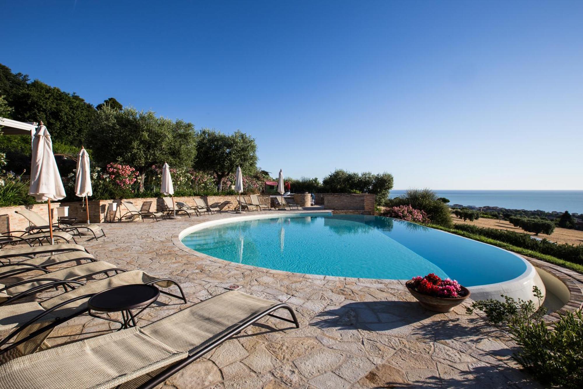 Pamperduto Country Resort Porto Potenza Picena Exterior photo